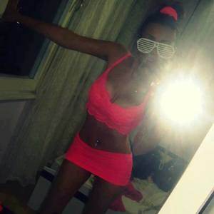 Photo of Sandy (29) from California dating profile