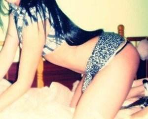 Adult dating profile photo of Jillian (21) in Washington