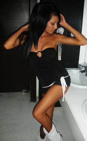 Dating profile image of Sally, age 20, Illinois