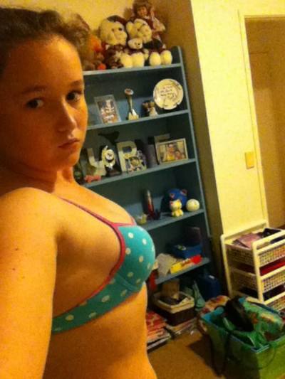 Chat with Antonia (18) | Illinois Hookups Available Now