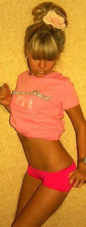 Chat with Alex (19) | Connecticut Hookups Available Now