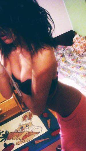 Photo of Holly (23) from Ohio dating profile