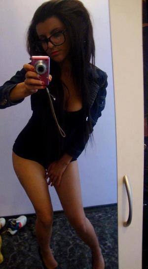 Chat with Lindsey (24) | New York Hookups Available Now