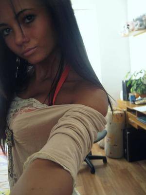 Meet Julissa (20) from Virginia | Same-Night Dating