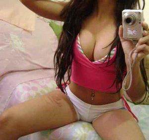 Adult dating profile photo of Esmeralda (28) in Wisconsin