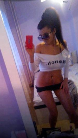 Celena from Underwood, Washington is looking for adult webcam chat