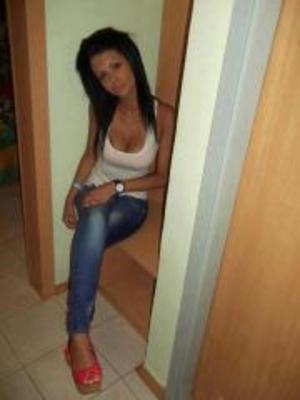 Larisa from Bellemeade, Kentucky is looking for adult webcam chat