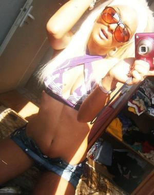 Kathyrn from Bennington, Kansas is looking for adult webcam chat