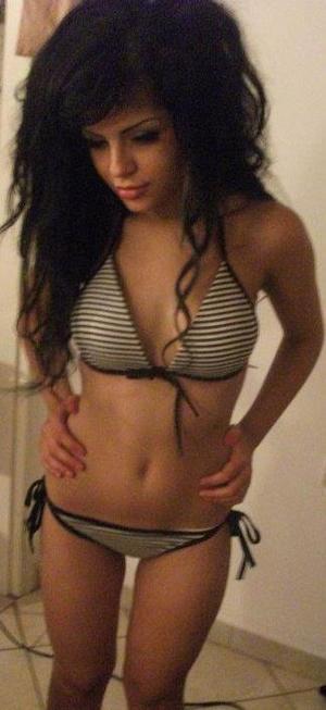 Looking for girls down to fuck? Xochitl from Massachusetts is your girl