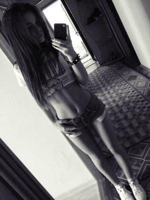 Carole from Valley Falls, Rhode Island is looking for adult webcam chat
