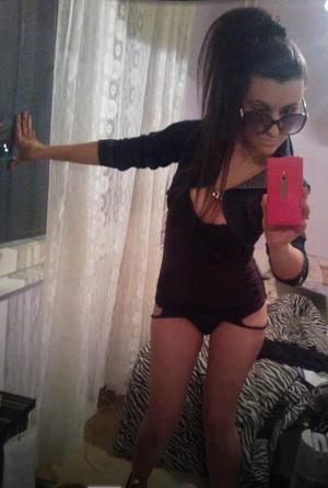 Jeanelle from Pike Creek Valley, Delaware is looking for adult webcam chat