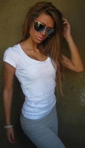 Shonda from Washington Island, Wisconsin is looking for adult webcam chat